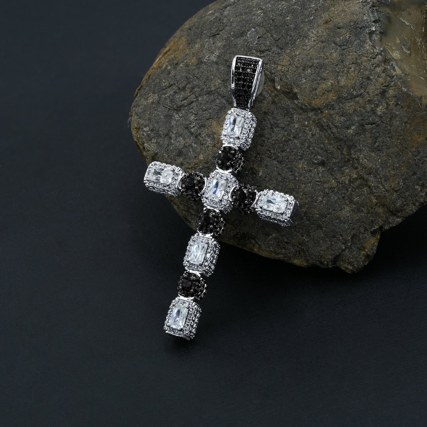 IMPULSE Cross Pendant | 912962