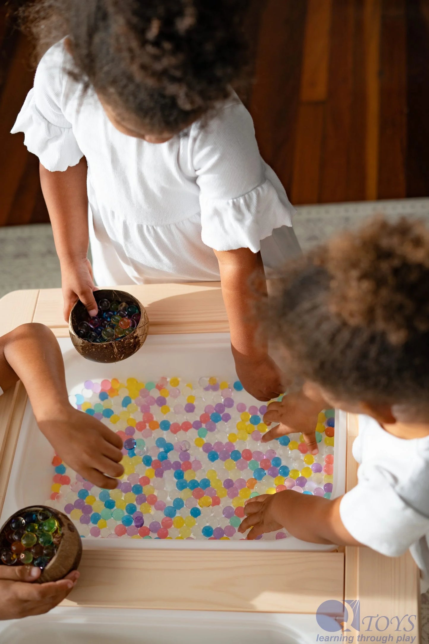 QToys Australia (USA) Patterned Coconut Bowls